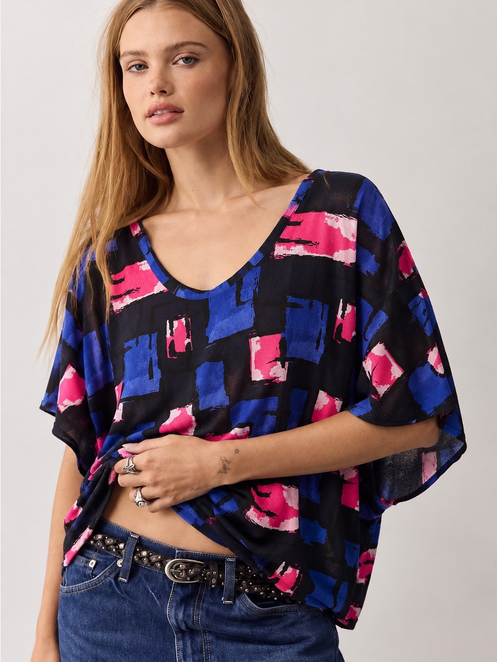 205. Relaxed V-Neck Print Women's Top in Black, Blue & Pink